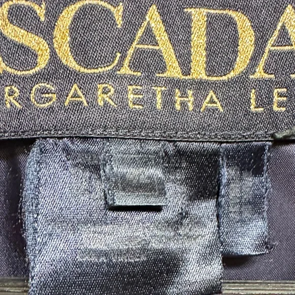 Escada Scarlet Blazer with Midnight Collar - Picture 3 of 16